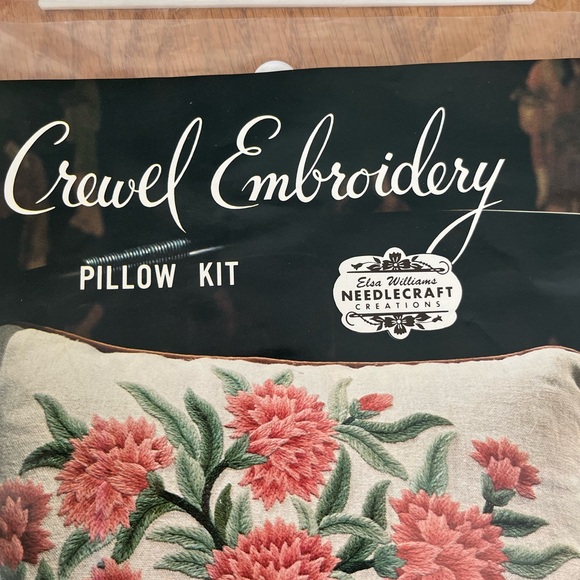 Embroidery pillow kit - Picture 6 of 15